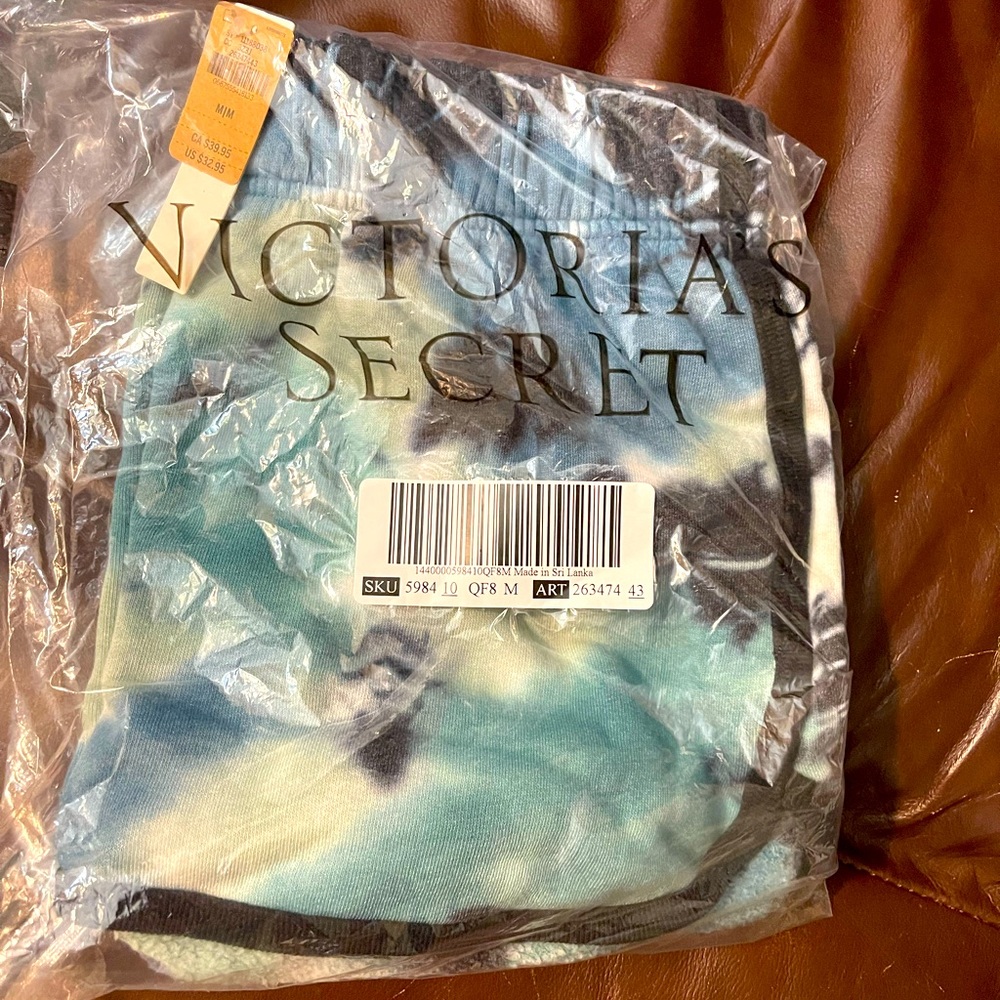 Brand new size large pink by vs